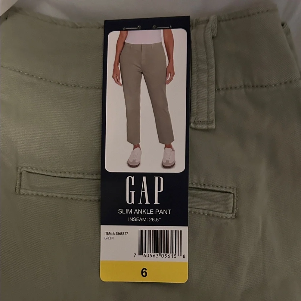 New GAP woman’s  slim ankle pant, Light Olive Chino Pants size 6